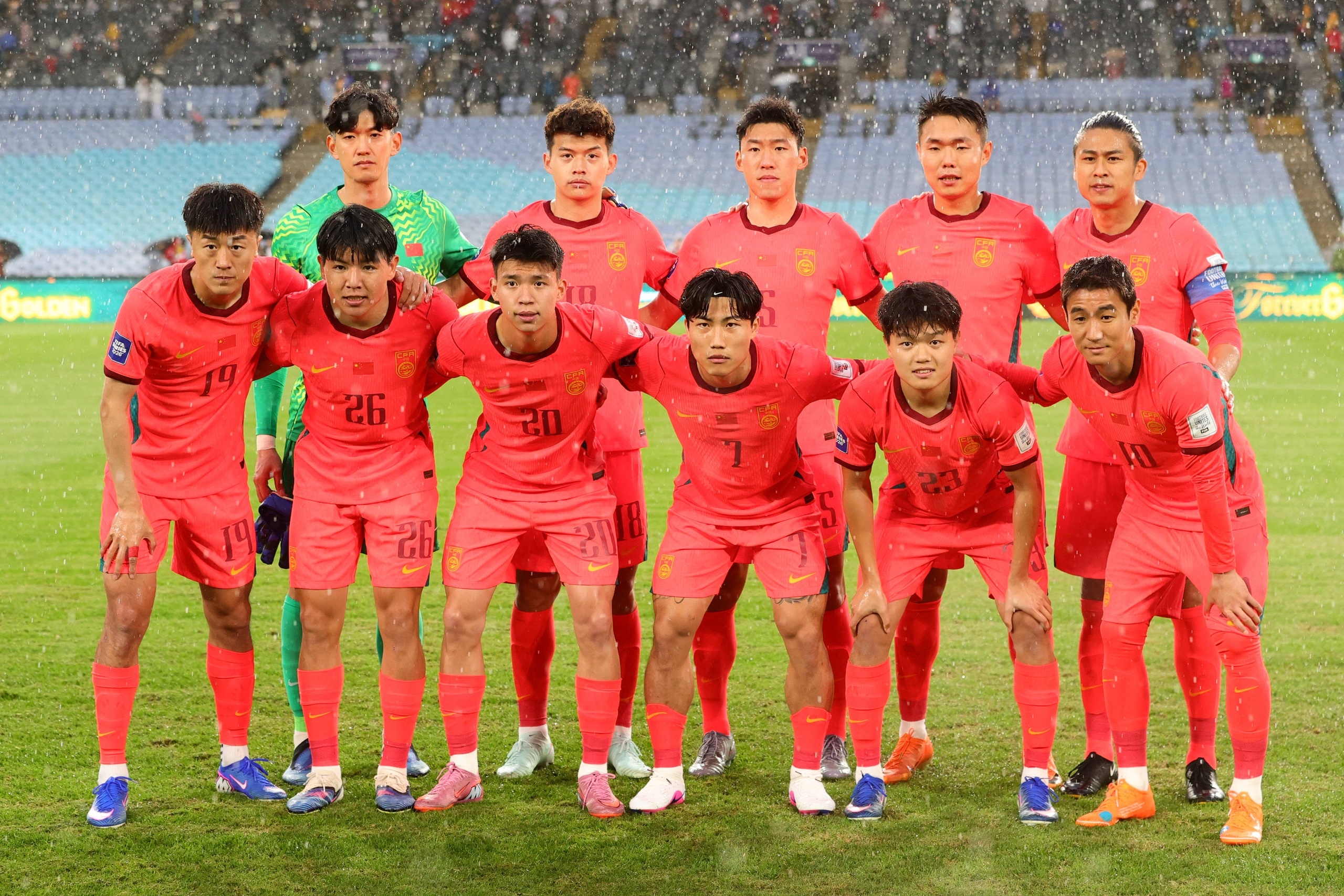 鲁媒预测国足首发：朱辰杰魏震搭档中后卫，韦世豪张玉宁挑大梁
